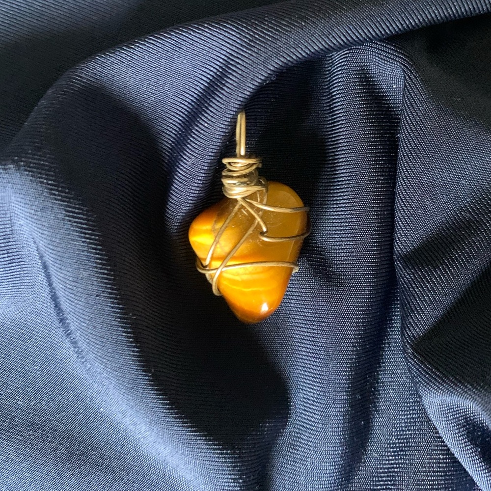 🥶5/$18 Wire Wrapped Tiger’s Eye Pendant